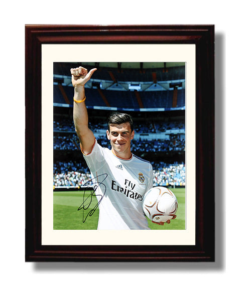 Gareth Bale Real Madrid Victory Salute Stadium Moment Soccer Print 8x10 Beveled Frame soccer wall art print – Soccer Prints decor