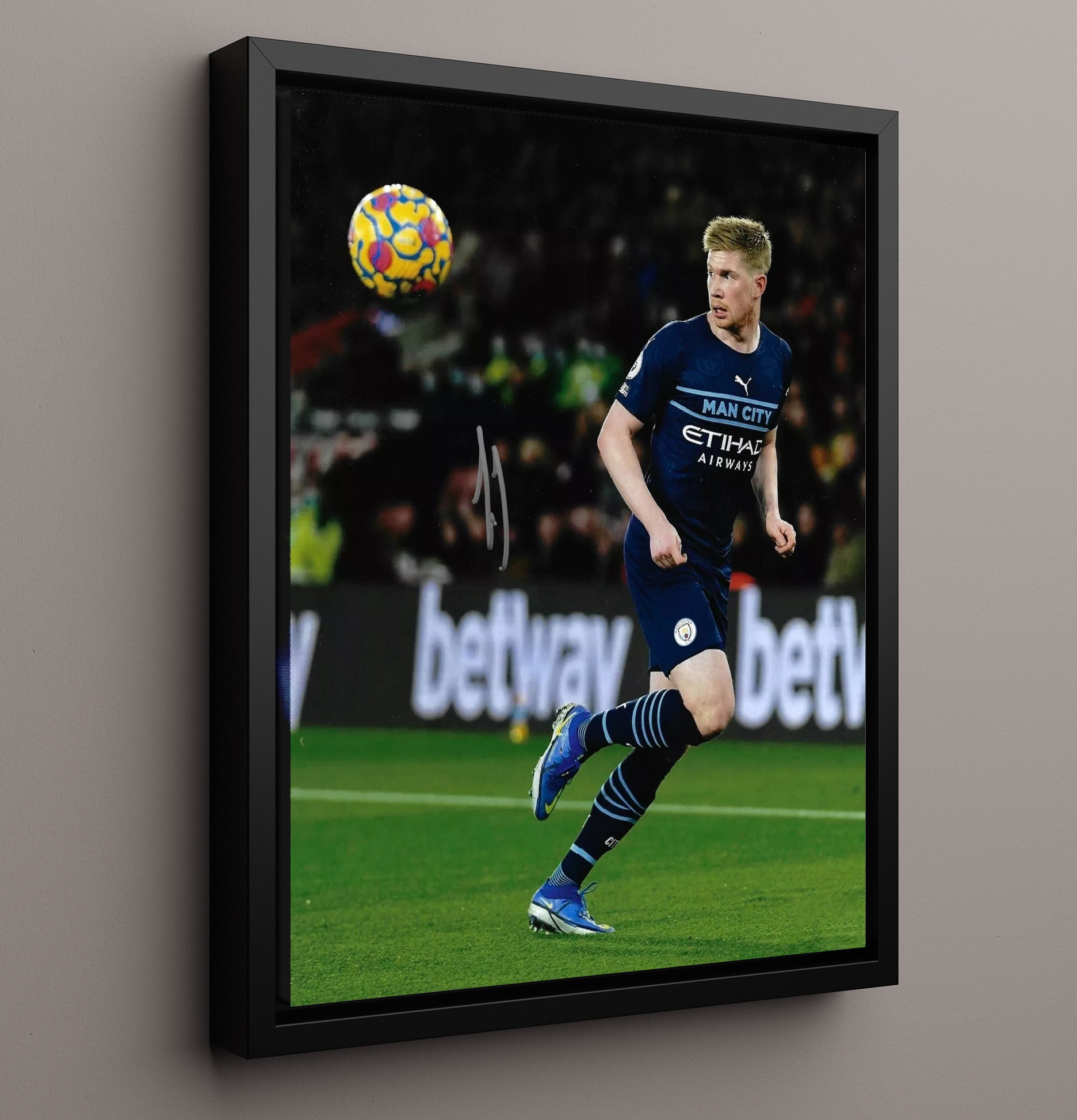 Kevin De Bruyne Manchester City Midfield Maestro Passing Moment Soccer Print 16x20 Framed Canvas soccer wall art print – Soccer Prints decor