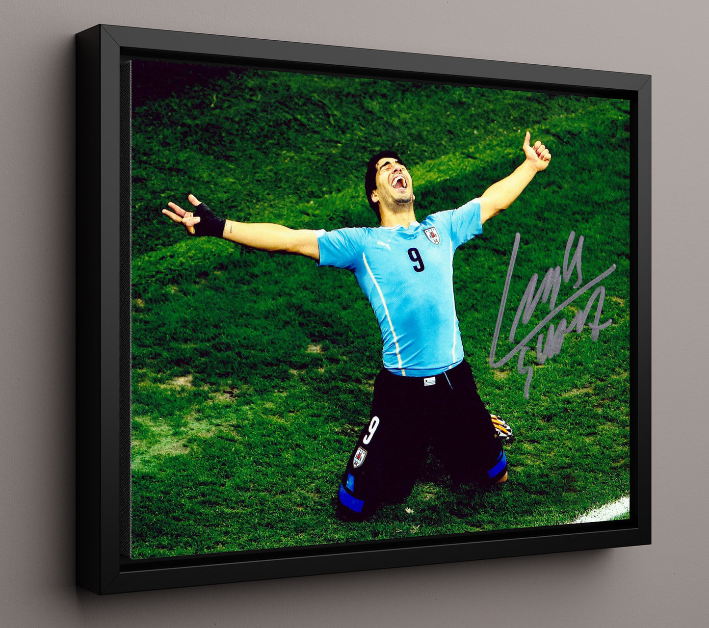 Luis Suarez Uruguay Wild Goal Celebration Print Roar Soccer Print 16x20 Framed Canvas soccer wall art print – Soccer Prints decor