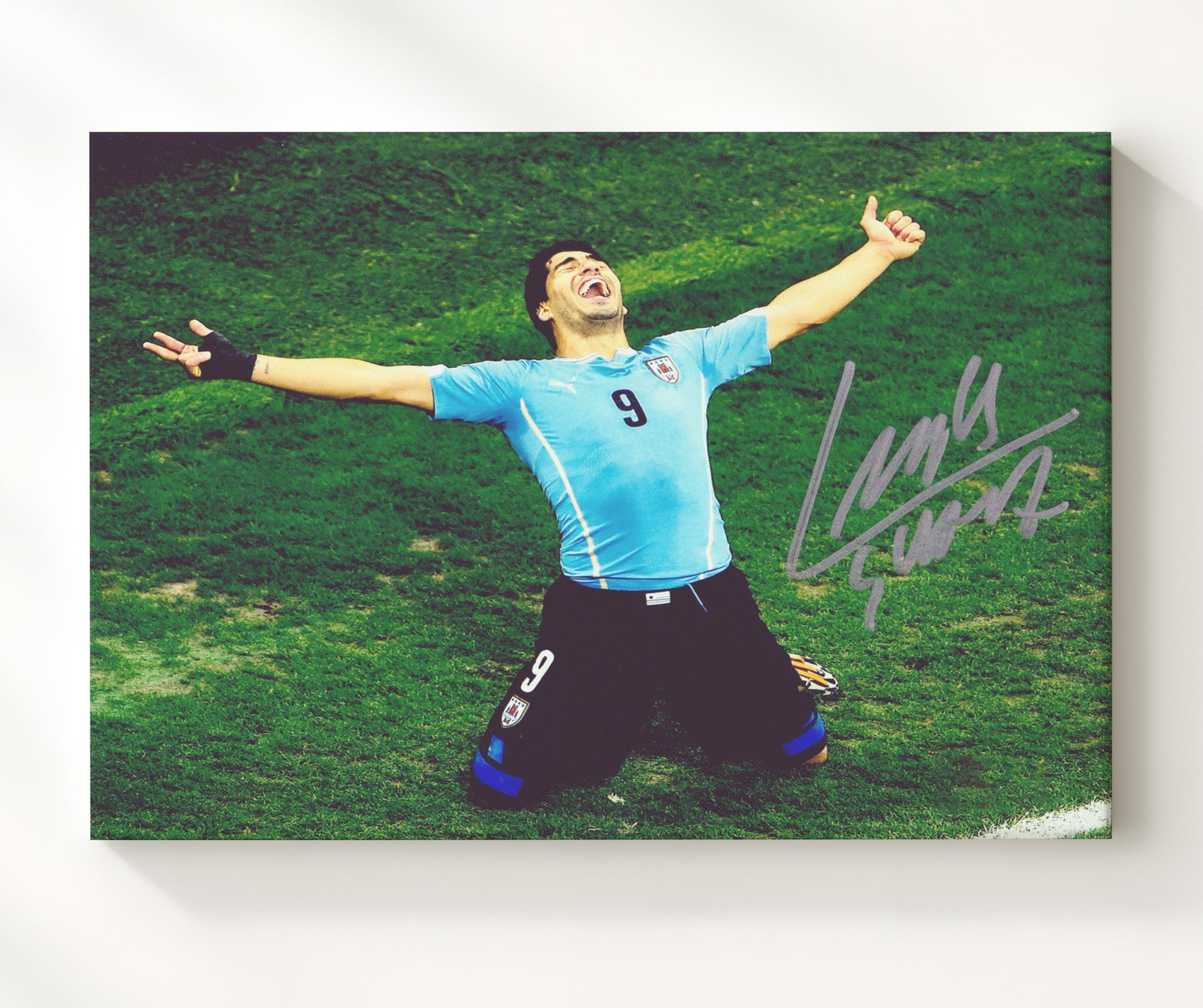 Luis Suarez Uruguay Wild Goal Celebration Print Roar Soccer Print 20x24 Canvas soccer wall art print – Soccer Prints decor
