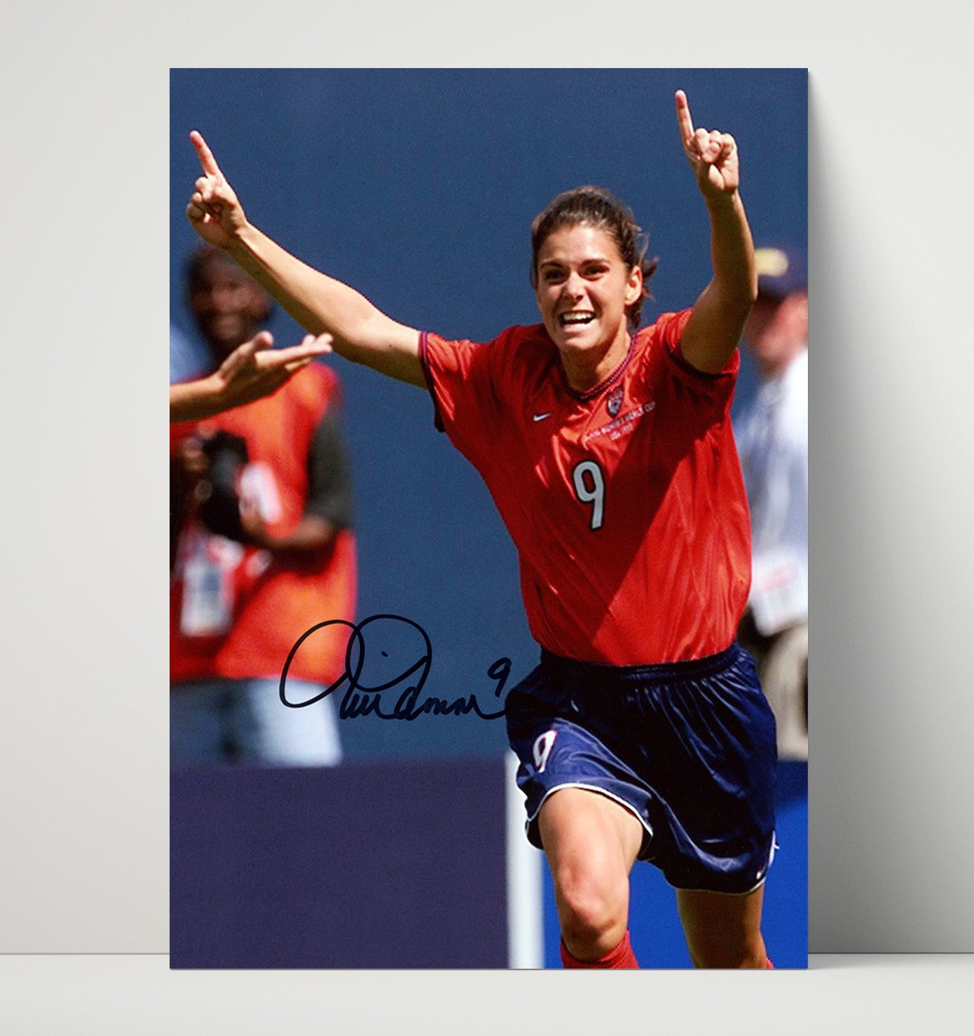 Mia Hamm USA Goal Celebration Print Icon Moment Soccer Print 16x20 Unframed Print soccer wall art print – Soccer Prints decor