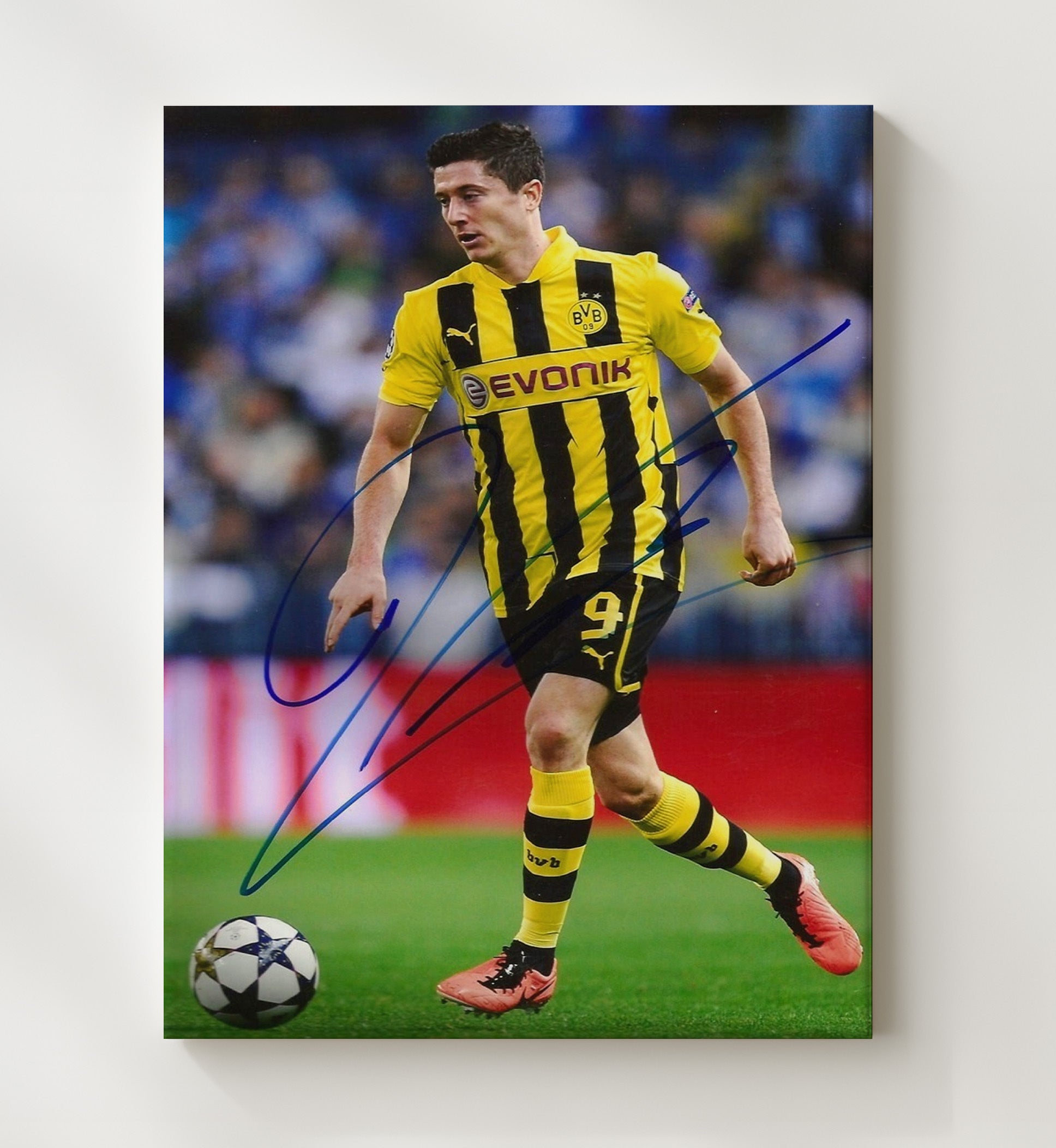 Robert Lewandowski Borussia Dortmund Champions League Striker Run Soccer Wall 20x24 Canvas soccer wall art print – Soccer Prints decor