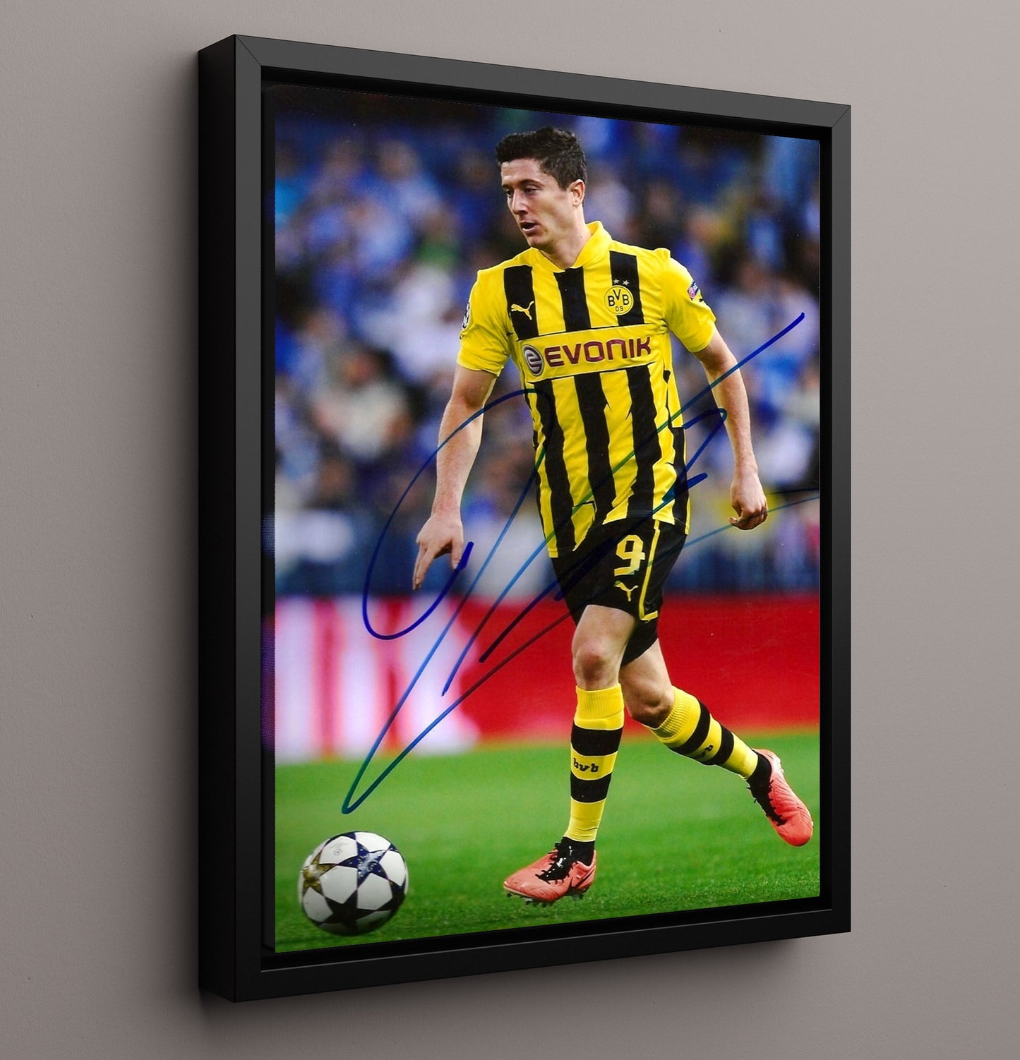 Robert Lewandowski Borussia Dortmund Champions League Striker Run Soccer Wall 16x20 Framed Canvas soccer wall art print – Soccer Prints decor