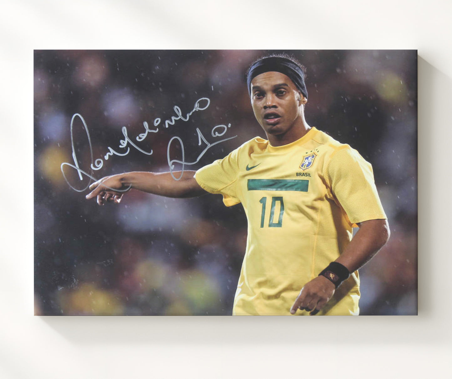 Ronaldinho Brazil Pointing Playmaker Gesture Soccer Print 20x24 Canvas soccer wall art print – Soccer Prints decor