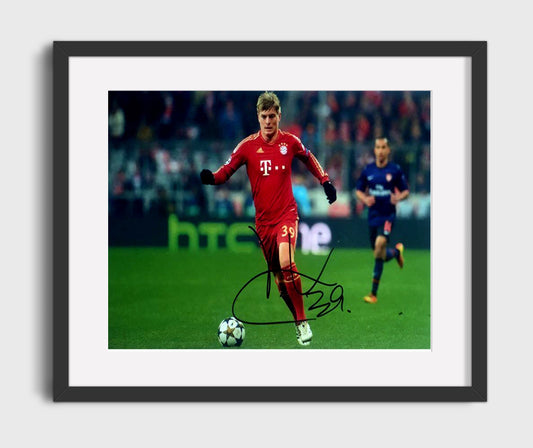 Toni Kroos Real Madrid Midfield Control Dribble Soccer Print 16x20 Gallery Framed Artwork wall art print – soccer decor