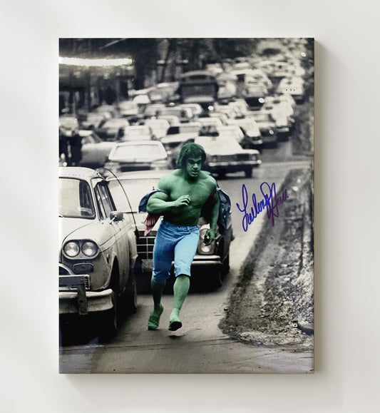 Incredible Hulk - Lou Ferrigno Hulk Running Through City Street - Canvas television wall art