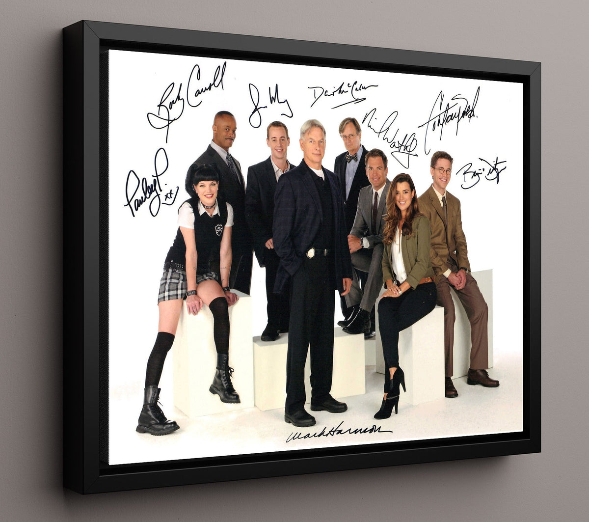 NCIS - Mark Harmon (Gibbs) Investigative Team Lineup - Framed Canvas television wall art