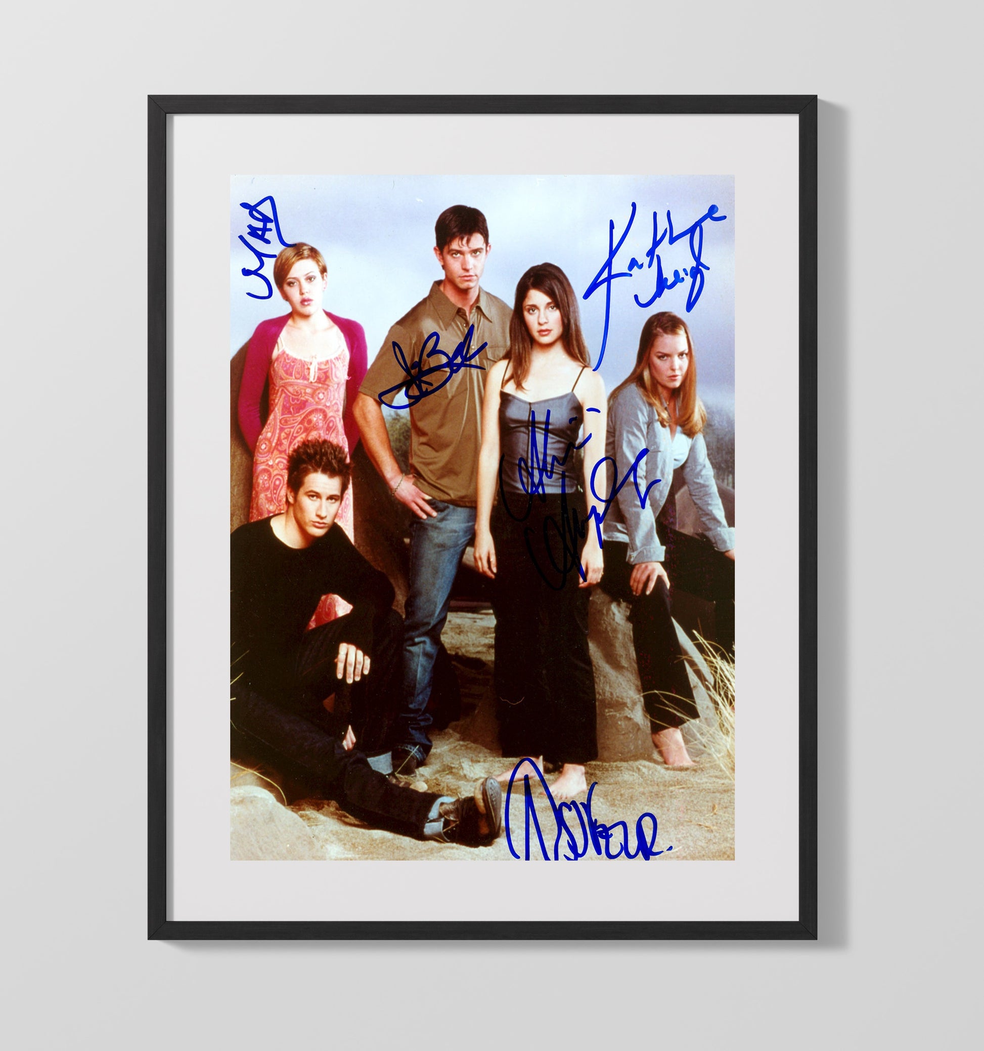 Roswell - Cast - Alien Desert Ensemble Cast Photo - Horizontal - Vintage Television Wall Art - 16x20 Gallery Frame wall art print - television decor