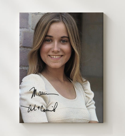 The Brady Bunch - Maureen McCormick - Marcia Brady Smiling Brick Wall - Canvas television wall art