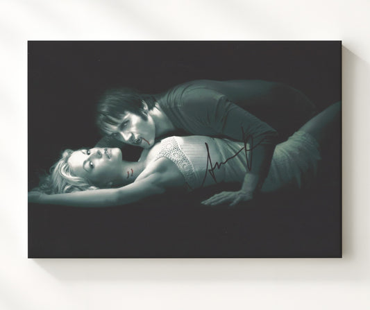 True Blood - Anna Paquin (Sookie Stackhouse) and Stephen Moyer (Bill Compton) Vampire Embrace Scene - Canvas television wall art