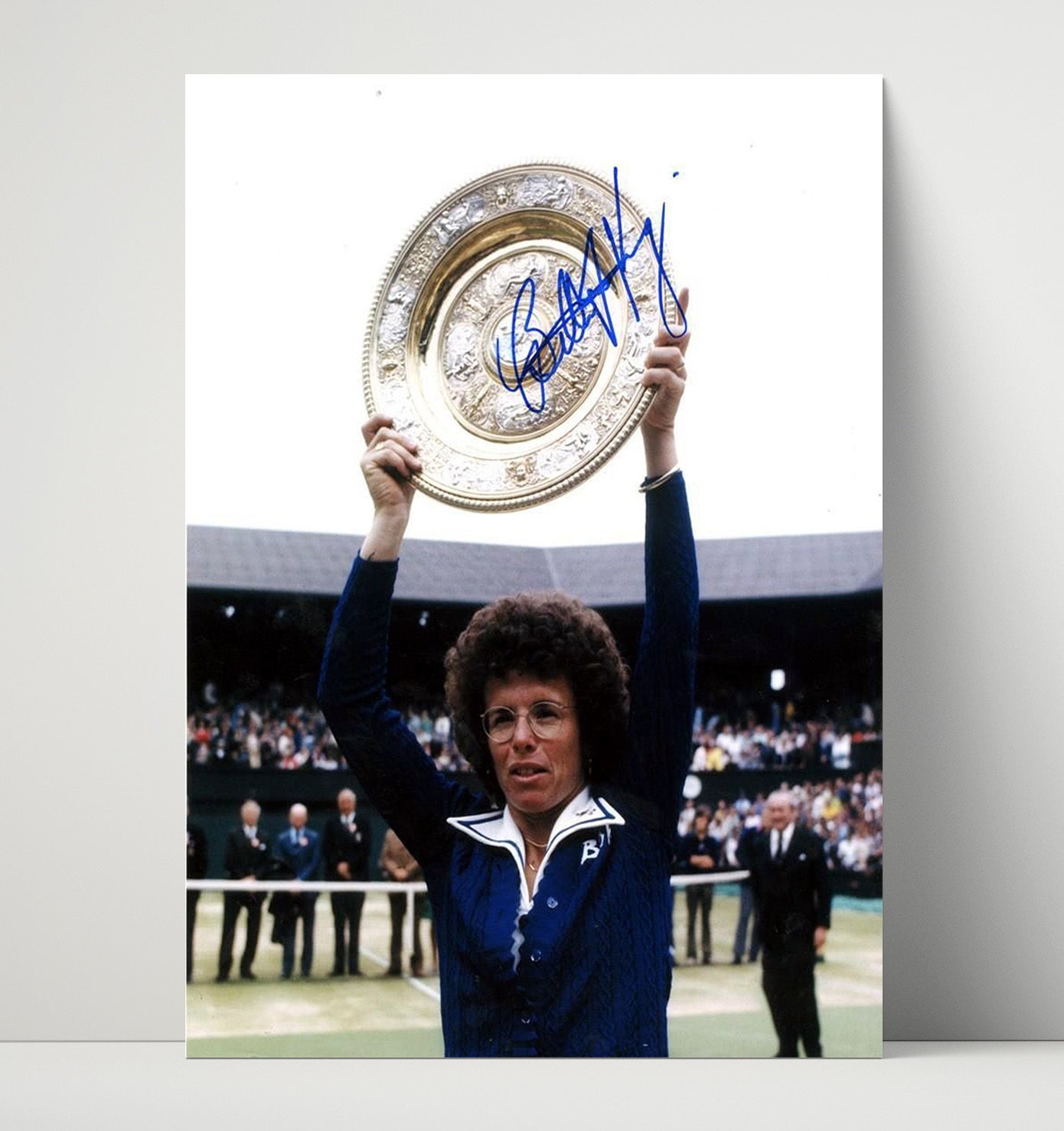 Billie Jean King - Wimbledon Trophy Celebration Tennis Wall Art 16x20 Unframed Print wall art print – Tennis Wall Art decor